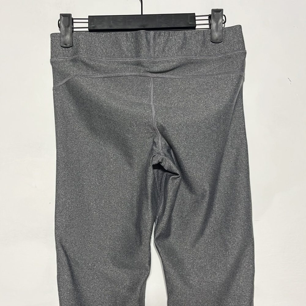 Under Armour Heatgear Compression Colorblock Grey Blue 7/8 Leggings Size Medium - Picture 6 of 7